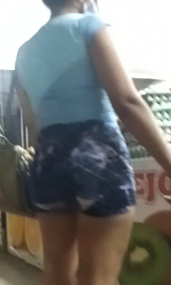 Otra flaca en calza corta