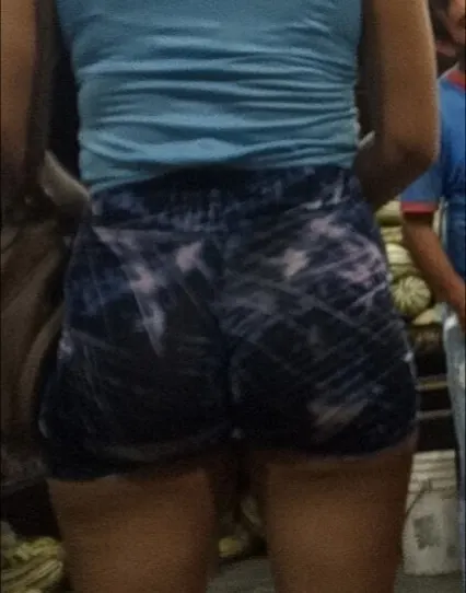 Otra flaca en calza corta