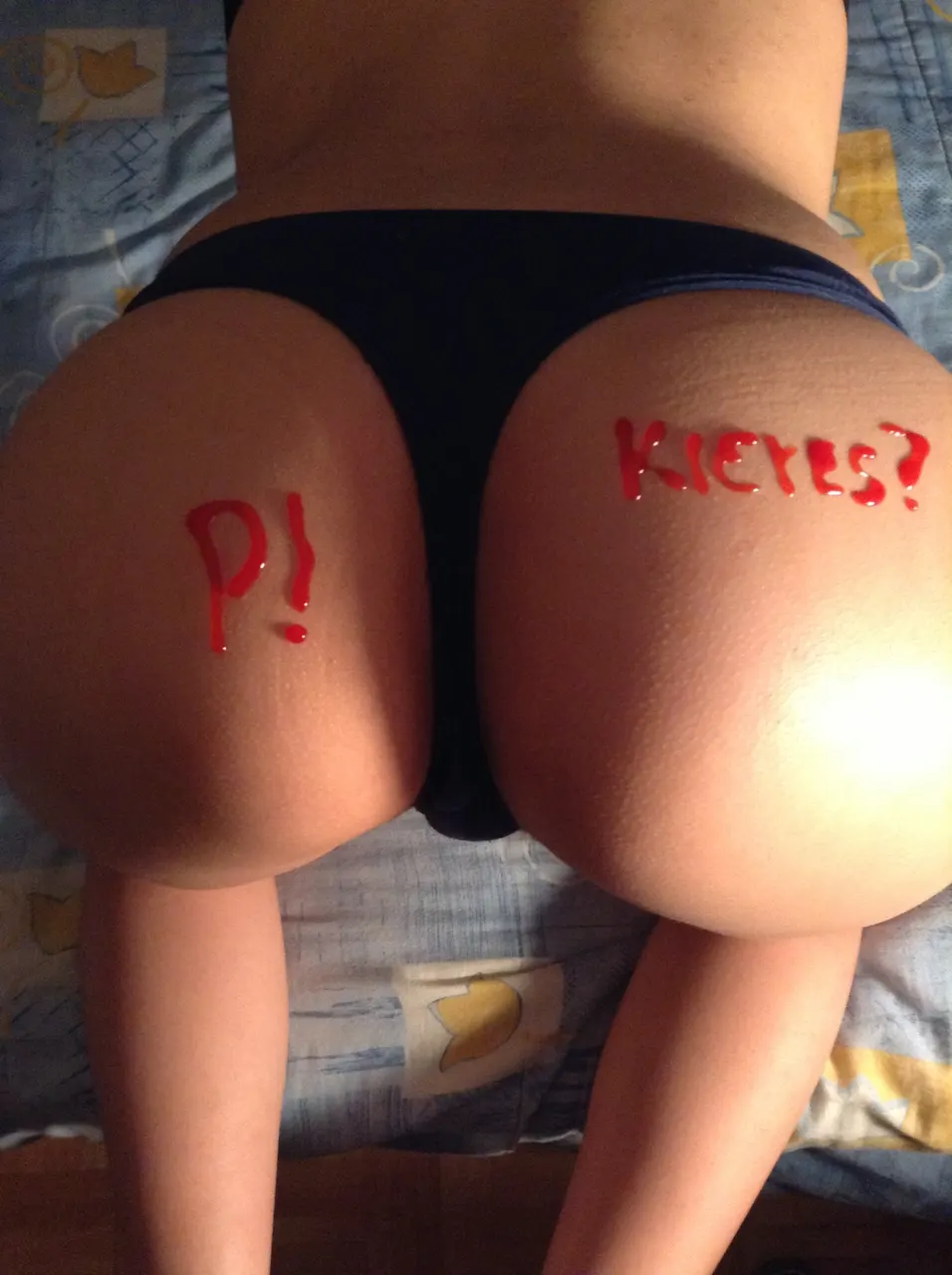 Tanga azul y culito hermoso... se te antoja?