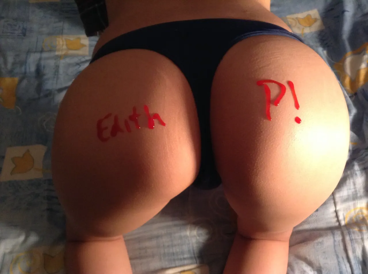 Tanga azul y culito hermoso... se te antoja?