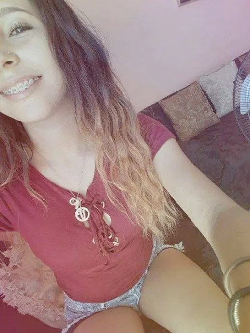 Pendeja flaquita y putita