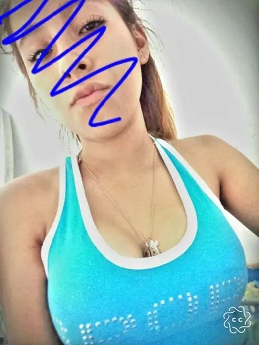 Pendeja flaquita y putita