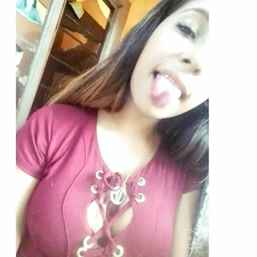 Pendeja flaquita y putita