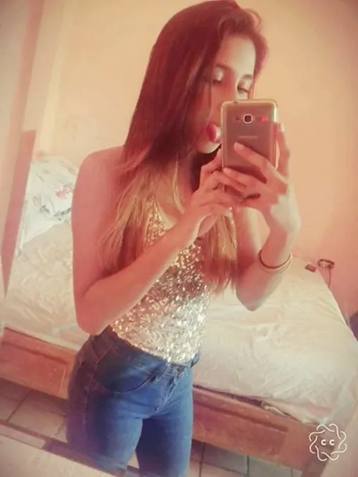 Pendeja flaquita y putita