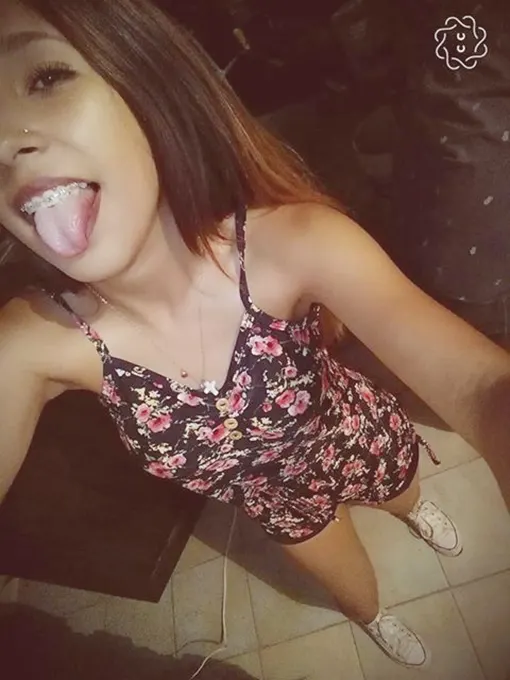 Pendeja flaquita y putita