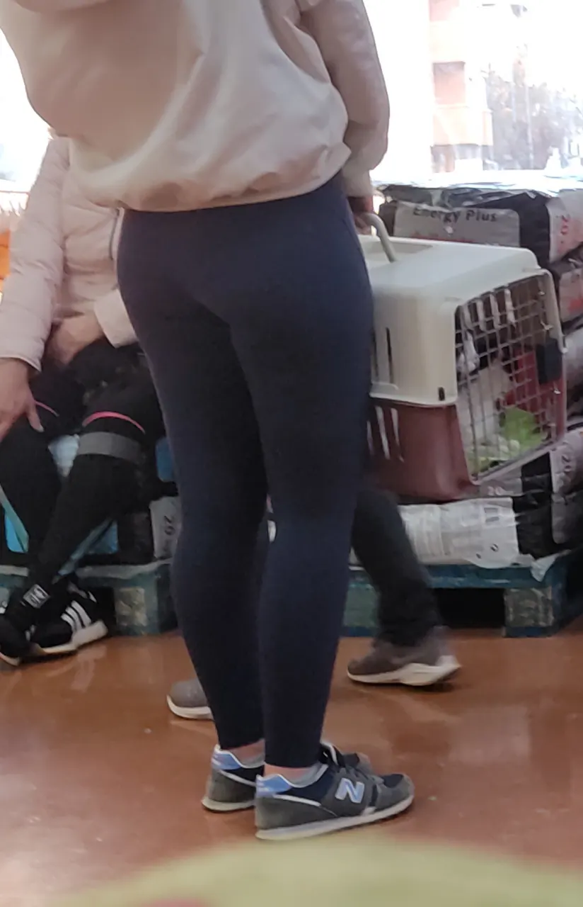 Bbsota rica, no se ven bien las fotos pero lo poco merece la