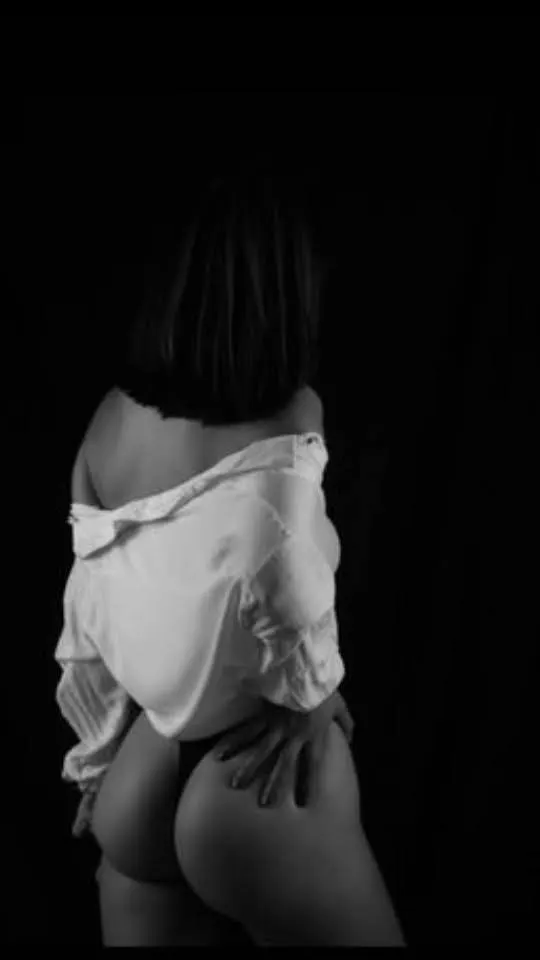 Hermosa pendeja. Soft.