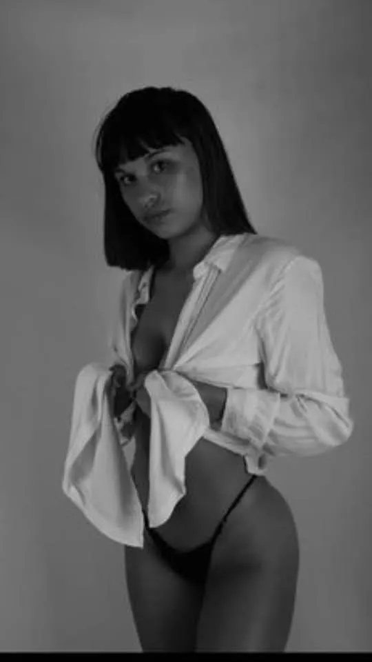 Hermosa pendeja. Soft.