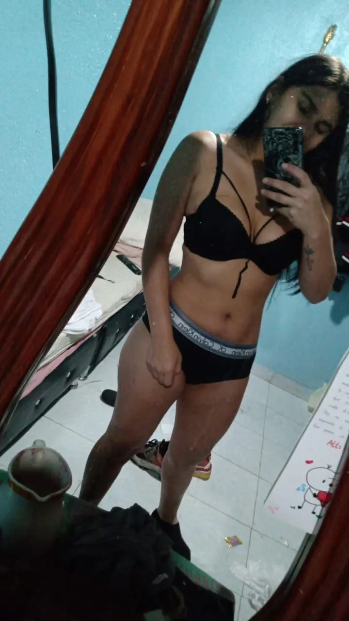 Aquí les traigo a está puta