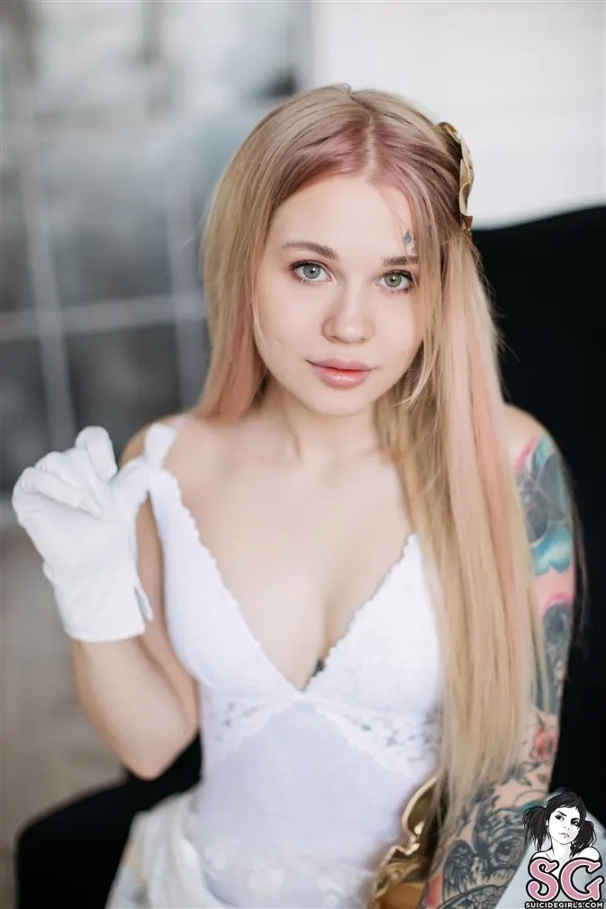 Evviebrown Suicide, Commander White