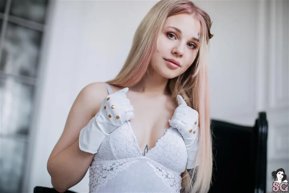 Evviebrown Suicide, Commander White
