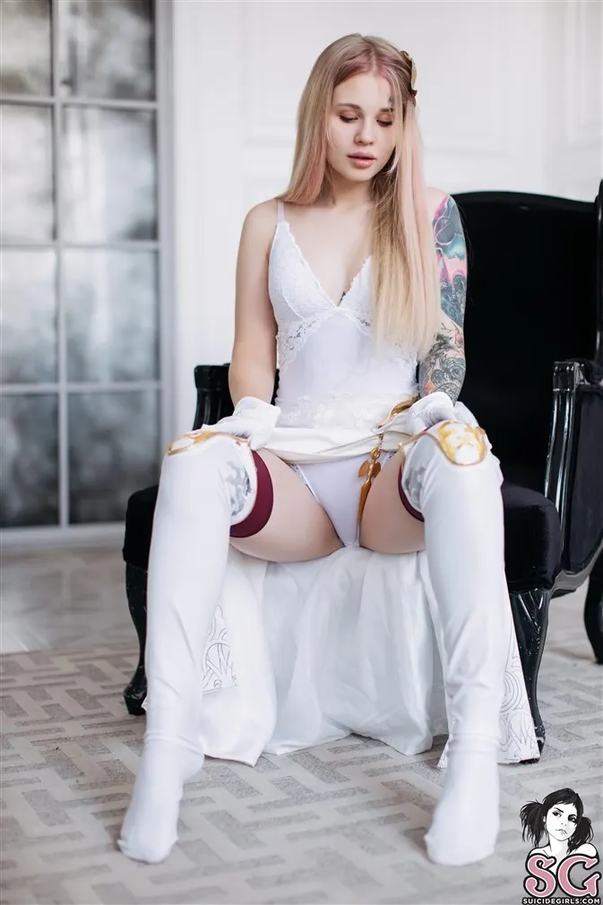 Evviebrown Suicide, Commander White