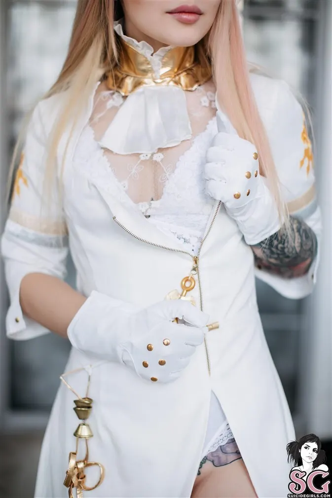 Evviebrown Suicide, Commander White