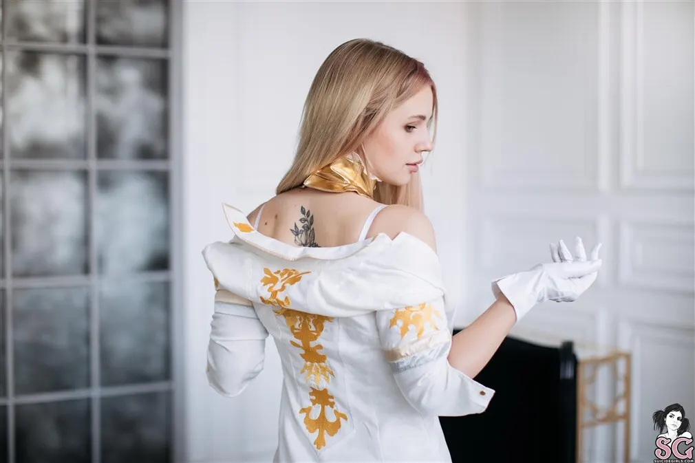 Evviebrown Suicide, Commander White