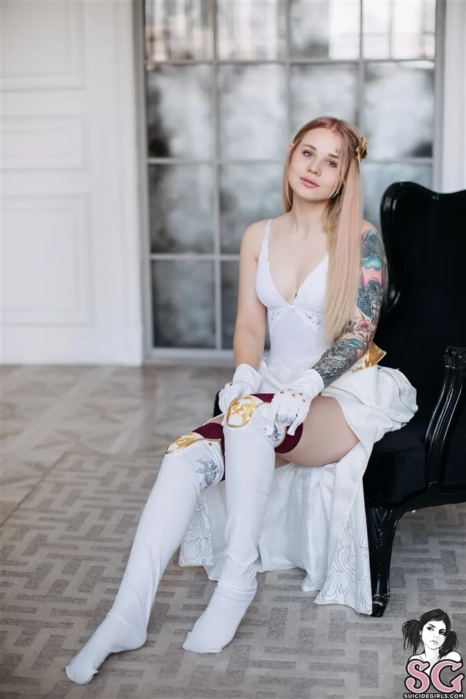 Evviebrown Suicide, Commander White