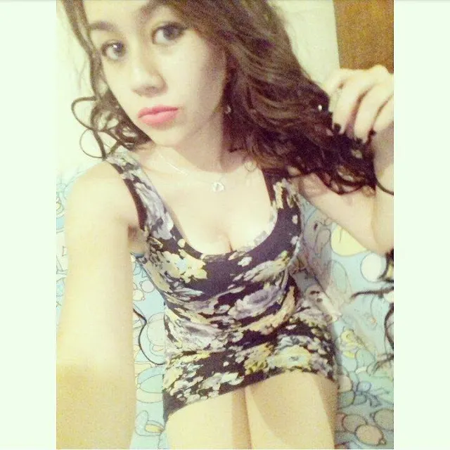 Mis amigas del face son unas putas Vol. 4