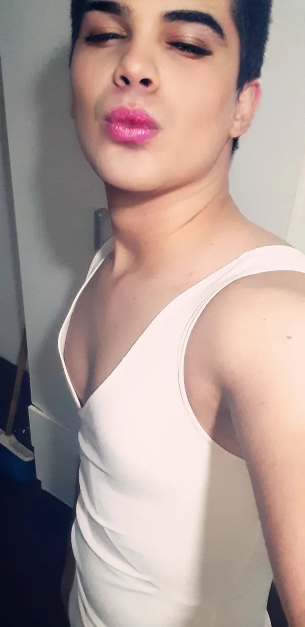 Sissy Usando el vestido de mi novia