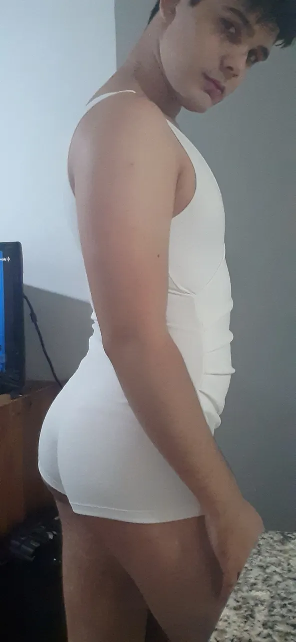 Sissy Usando el vestido de mi novia