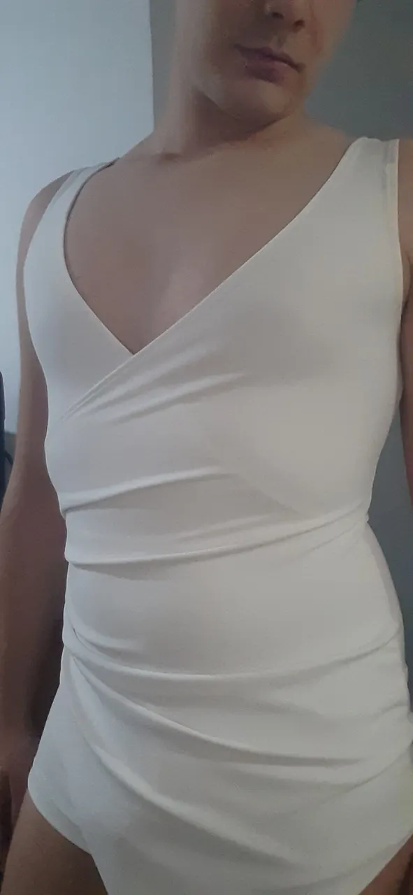 Sissy Usando el vestido de mi novia