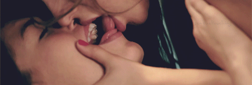 Besos entre mujeres