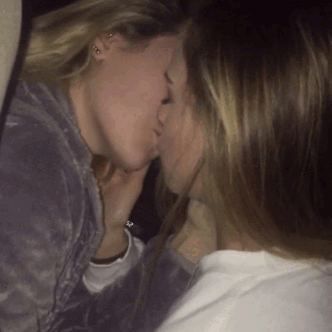 Besos entre mujeres