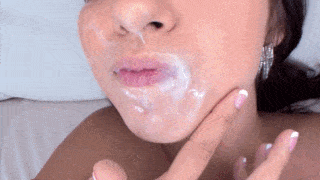 Con semen en sus boquitas... gifs.