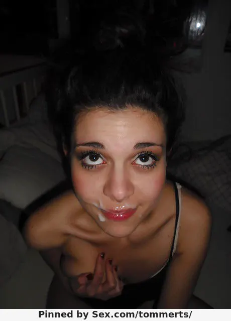 Gifs de corridas en cara y boca. Locas por la leche!