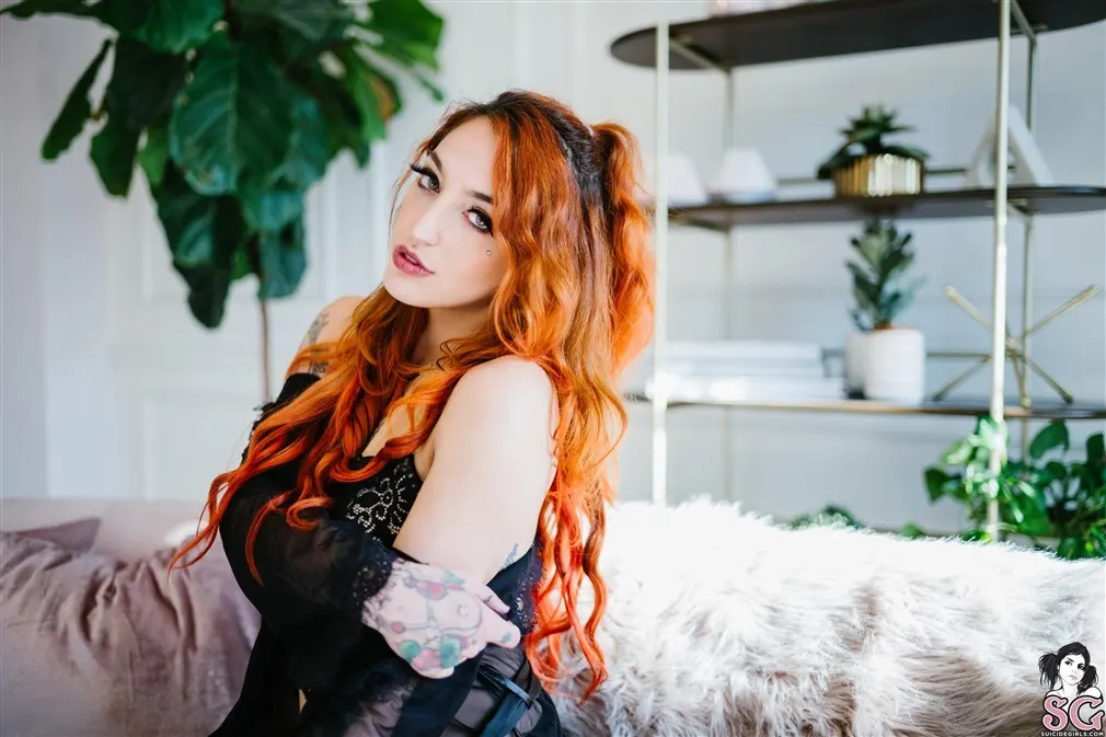 Brisen Suicide, Classy Black Lace