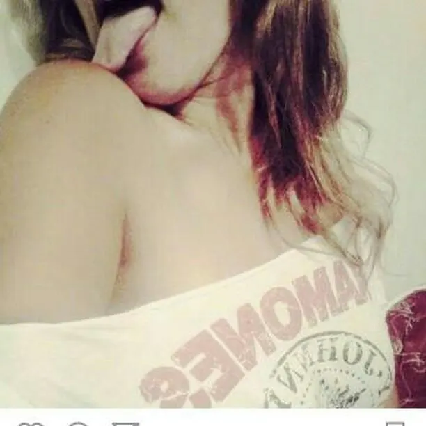 Milf de Zona Norte me busca olvidandose del marido