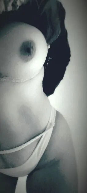 Milf de Zona Norte me busca olvidandose del marido
