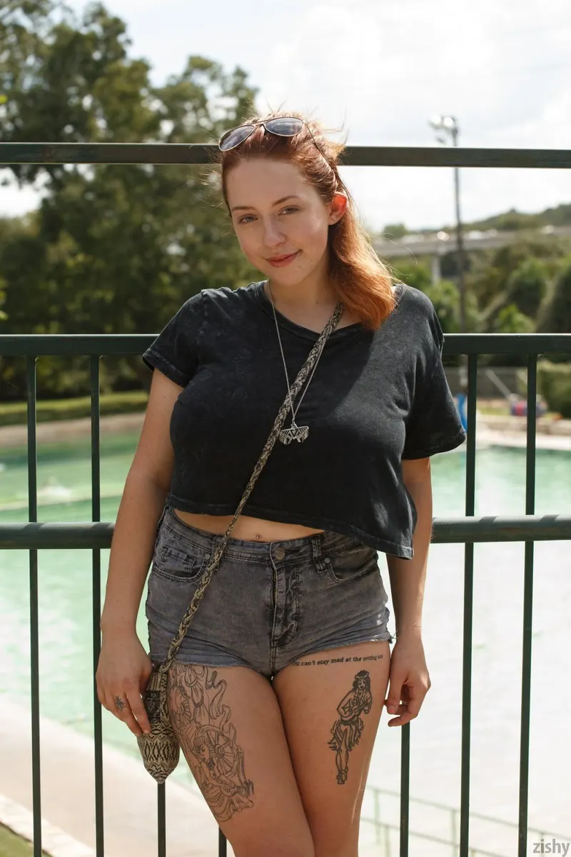 la tetona de Kelsey Berneray