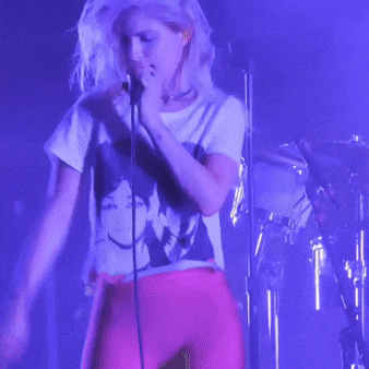 Hayley Williams sacude el culo/ GIFS