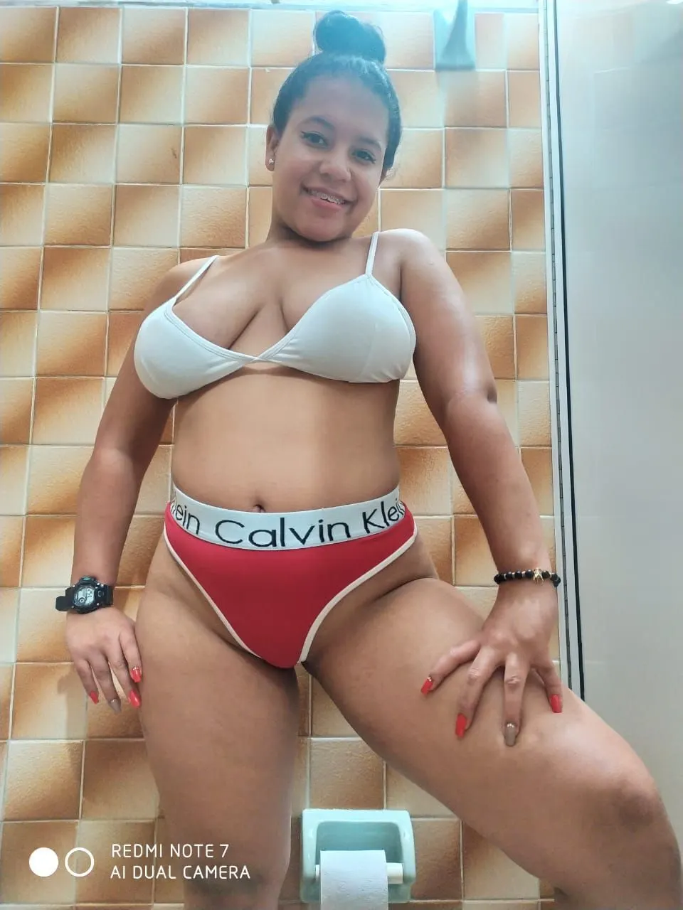 Vean esta gordibuenas con unas tetas y concha muy hermosa