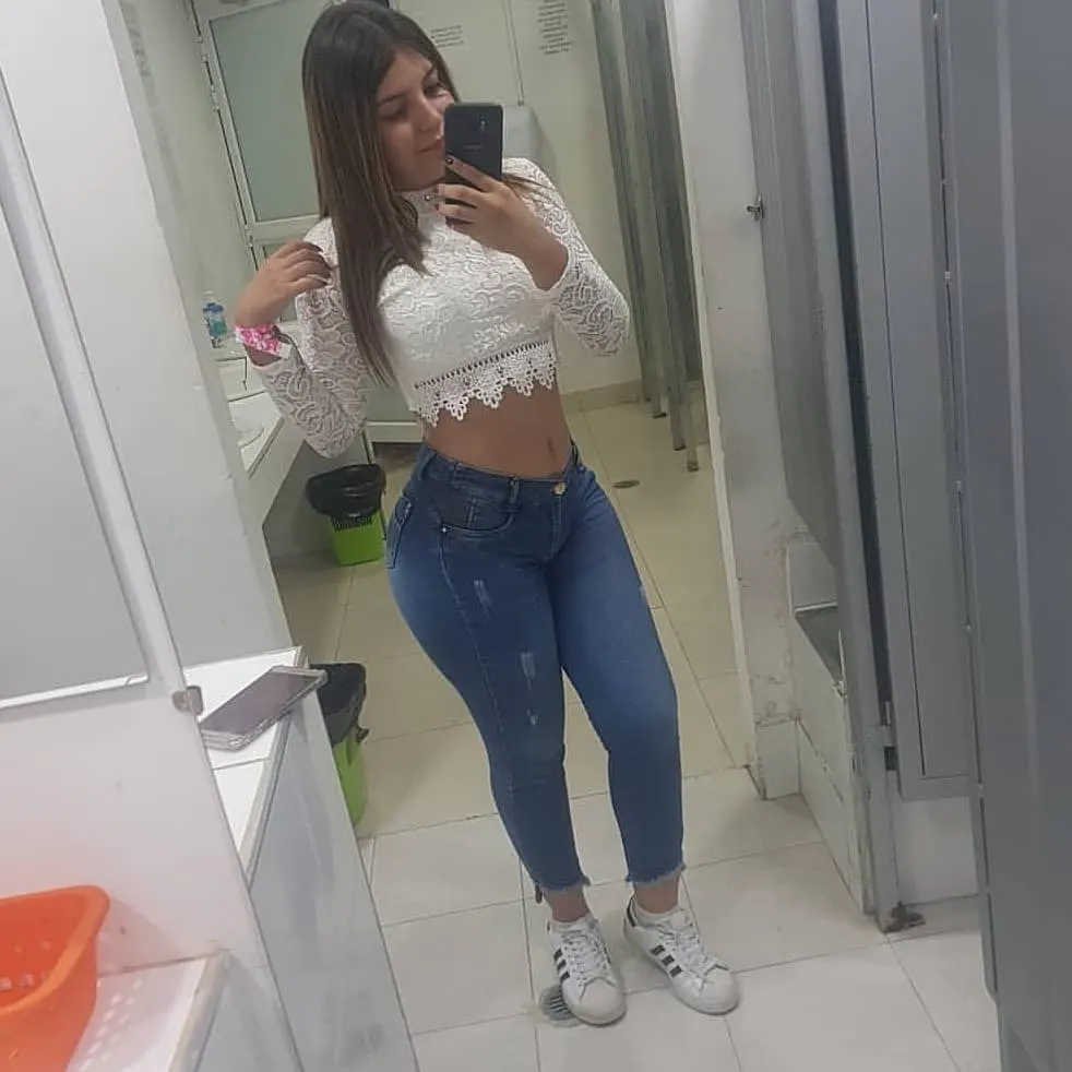 Isabela Ramírez cosota desnuda toda una diosa