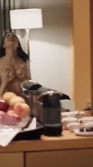 Famosas para hacerte la paja II [gifs]