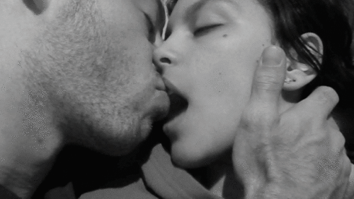 Quiero besos de lengua me siento bajoneado