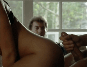 Gif de maridos cornudos limpiando vagina de esposa.
