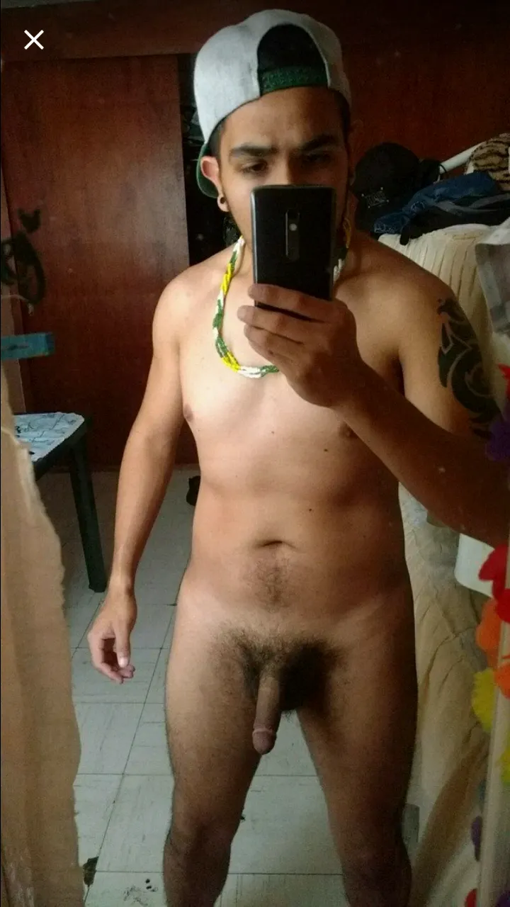 Juancito en el vestuario.