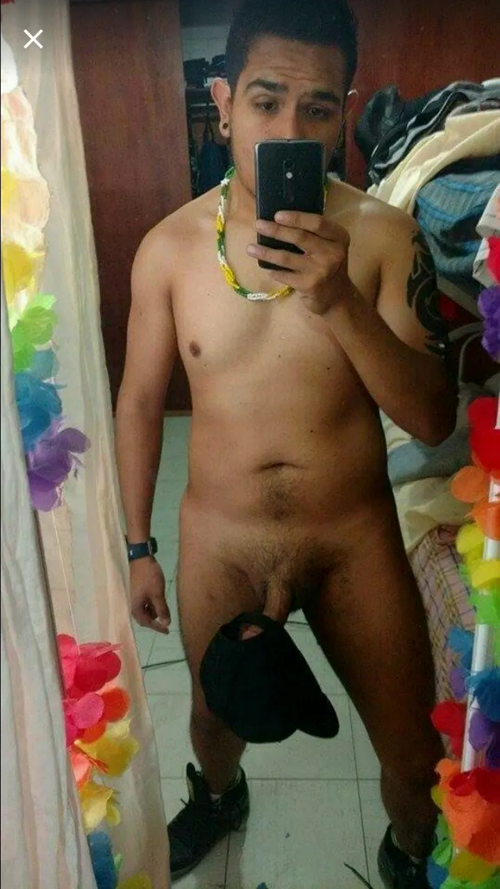 Juancito en el vestuario.