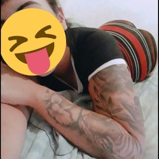 Esta puta quiere verga mira esa cola🍑🔥