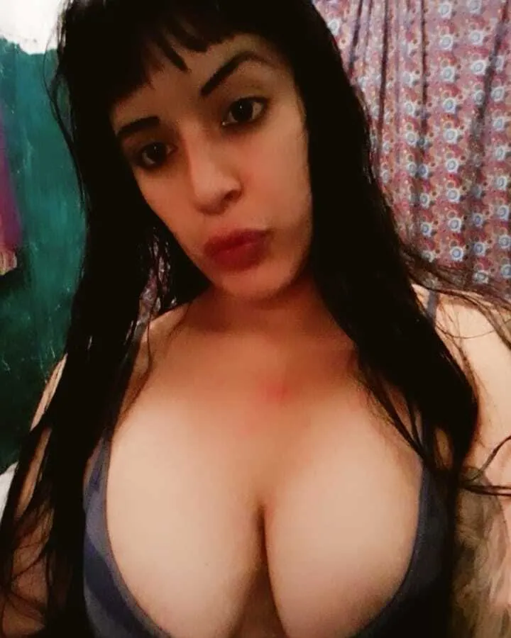 Esta puta quiere verga mira esa cola🍑🔥