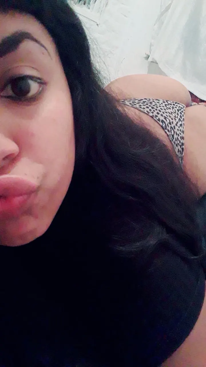 Esta puta quiere verga mira esa cola🍑🔥
