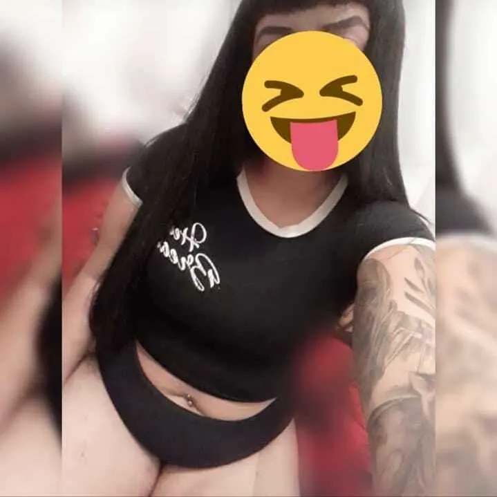 Esta puta quiere verga mira esa cola🍑🔥