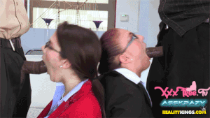 Volviendo a lo mío, gifs de maduras haciendo de todo.
