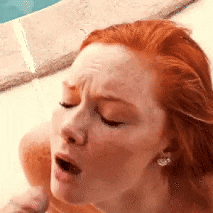 Acabadas en la carita pt2 GIF