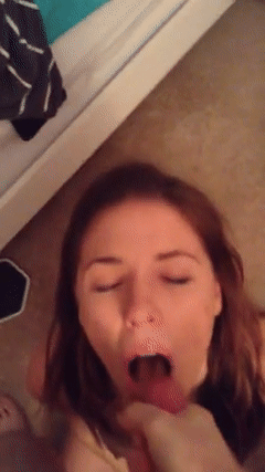 Acabadas en la carita pt3 GIF