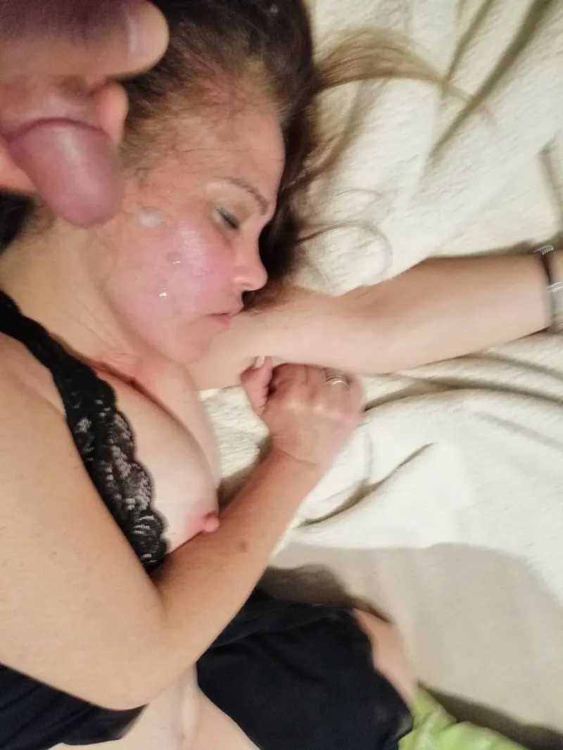 @lauirisValle la poringuera más puta y amante del semen