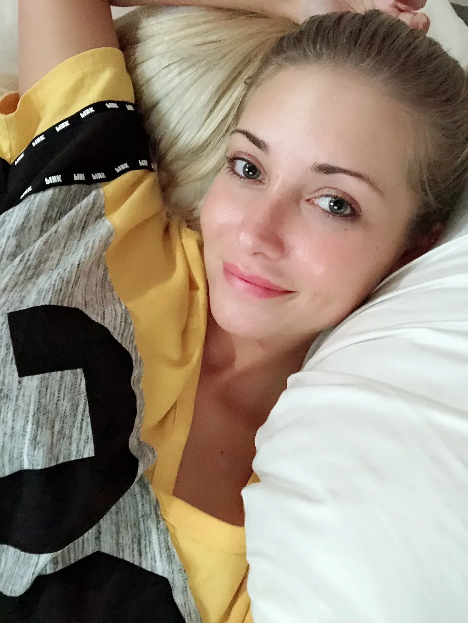 Hermosa chica masturbandose