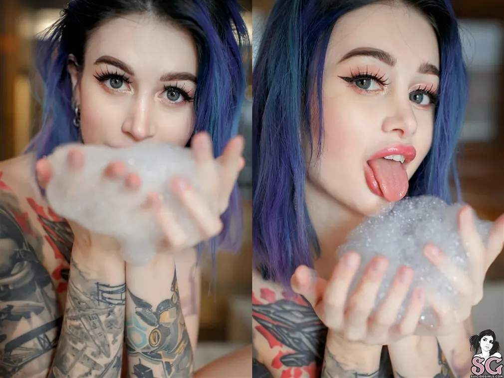 Avrora Suicide, The way I am
