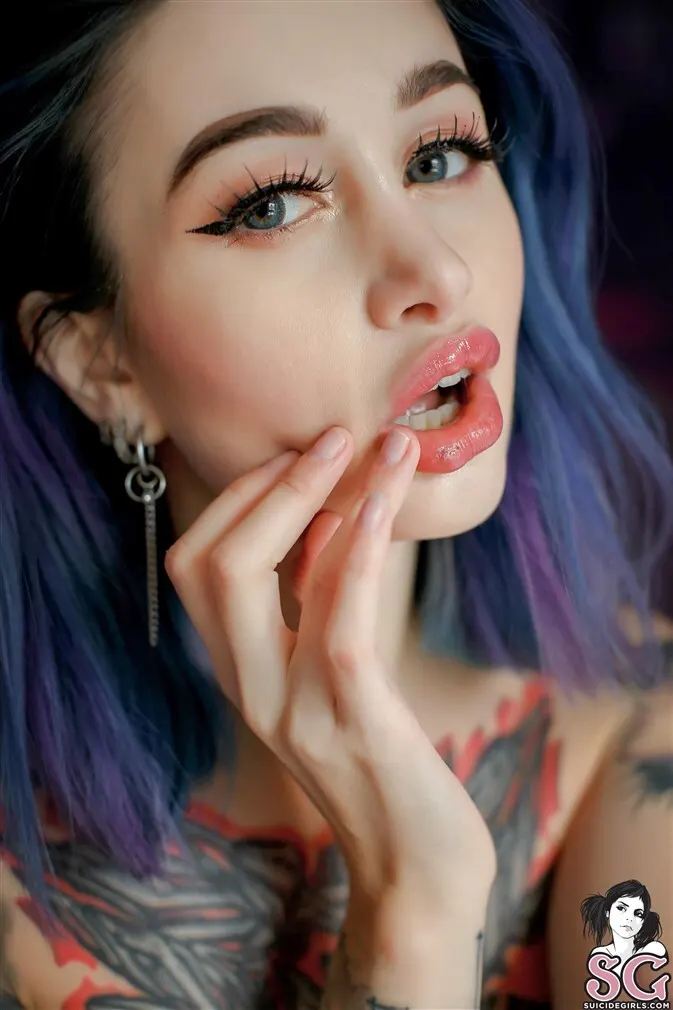 Avrora Suicide, The way I am